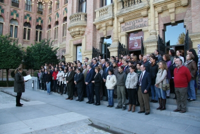 Rosario Mrida lee el manifiesto al trmino de la concentracin