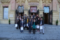 Foto de familia de autoridades y alumnos