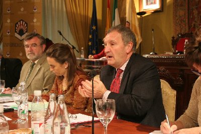 El presidente de Rabanales 21 informa al Consejo de Gobierno de la Universidad sobre la actual situacin y expectativas del Parque ( resumen de la sesin de 28 de marzo de 2007)