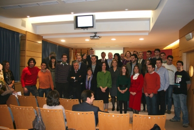 Foto de familia de autoridades acadmicas y galardonados