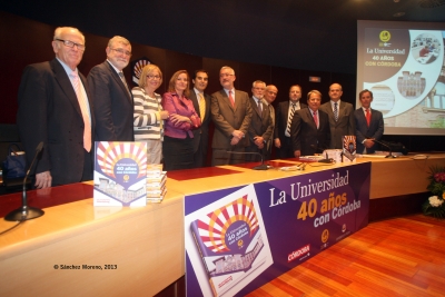 De izq.a dcha: Amador Jover,Jose Manuel Roldn, Adelaida de la Calle, Anabel Carrillo, Jose Antonio Nieto, Antonio vila, Jose Pea, Alberto Losada, Francisco Luis Crdoba, Eugenio Domnguez, Manuel Chaves y  Luis Hidalgo