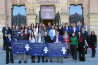 Foto de familia de autoridades, premiados y finalistas