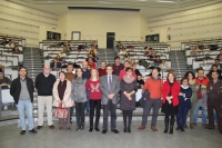 Autoridades asistentes junto a los alumnos participantes