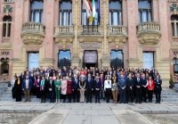 Foto de familia de autoridades y cargos acadmicos