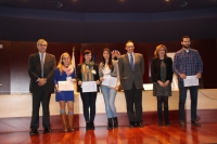 El rector, la vicerrectora de Postgrado y el director de la Escuela de Doctorado de la UCO, junto a los premiados