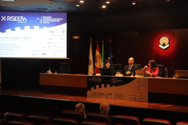 Encarnación Moyano Morcillo, Enrique Quesada y Lourdes Arce Jiménez en la inauguración de la reunión