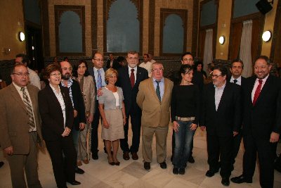 El Rector, Jos Manuel Roldn, con todos los integrantes de su nuevo equipo.