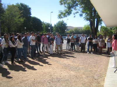 Alumnos de nuevo ingreso de la ETSIAM conocen el kiosko de los Gallipatos