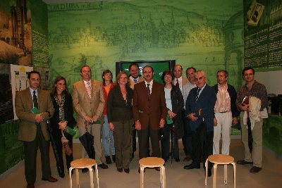 El delegado de Obras Pblicas y Transporte informa a representantes del Equipo de Gobierno y del Consejo Social de la UCO sobre las actuaciones urbanisticas en el eje monumental del puente romano