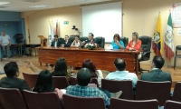 El rector, en el centro, en uno de los actos celebrados durante su visita a las universidades de la provincia ecuatoriana de de Manab