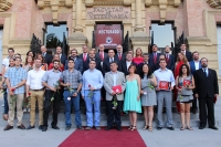 Fotografa de familia de la entrega de los premios Emilio Botn