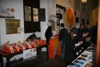 Stands con productos palmeos en la Facultad de Filosofa