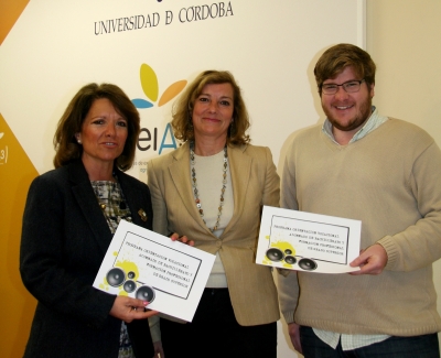 De izquierda a derecha, Manuela Gmez, Anabel Carrillo y Juan Miguel Almansa 