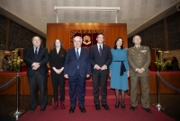 Foto de familia del rector y el presidente del Consejo Social con los premios Toms de Aquino de este ao.