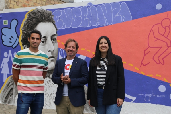 El artista Jorge Torres, el director de Proyectos Internacionales, José Luis Quero, y la investigadora de Ciencias del Lenguaje Nerea Chaves