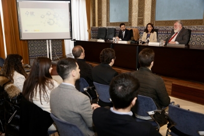 José Luis Aranda, director de I+D+i de Magtel, Lourdes Arce, vicerrectora de Innovación y Transferencia de la UCO, y Manuel Cañas Ramírez, director de la Escuela Politécnica Superior de Córdoba, durante la inauguración de la reunión