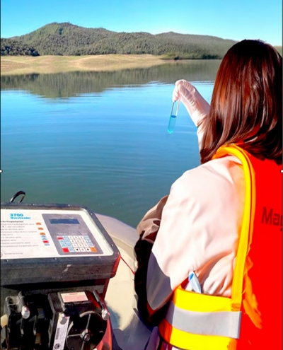 Tomas de muestra en el Embalse de Puente Nuevo