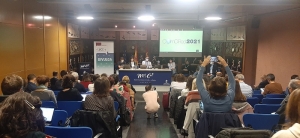 Elena Lázaro y Pablo Hinojosa de la UCC de la UCO presentando el libro Blanco de las Unidades de Cultura Científicas